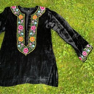 60s 70s Vtg black velvet embroidered boho button front tunic top shirt Size S